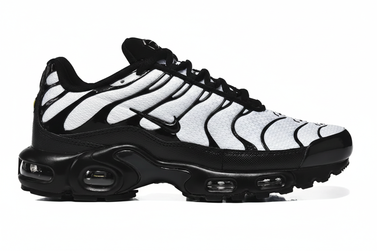 Nike Air Max Plus || Black, White