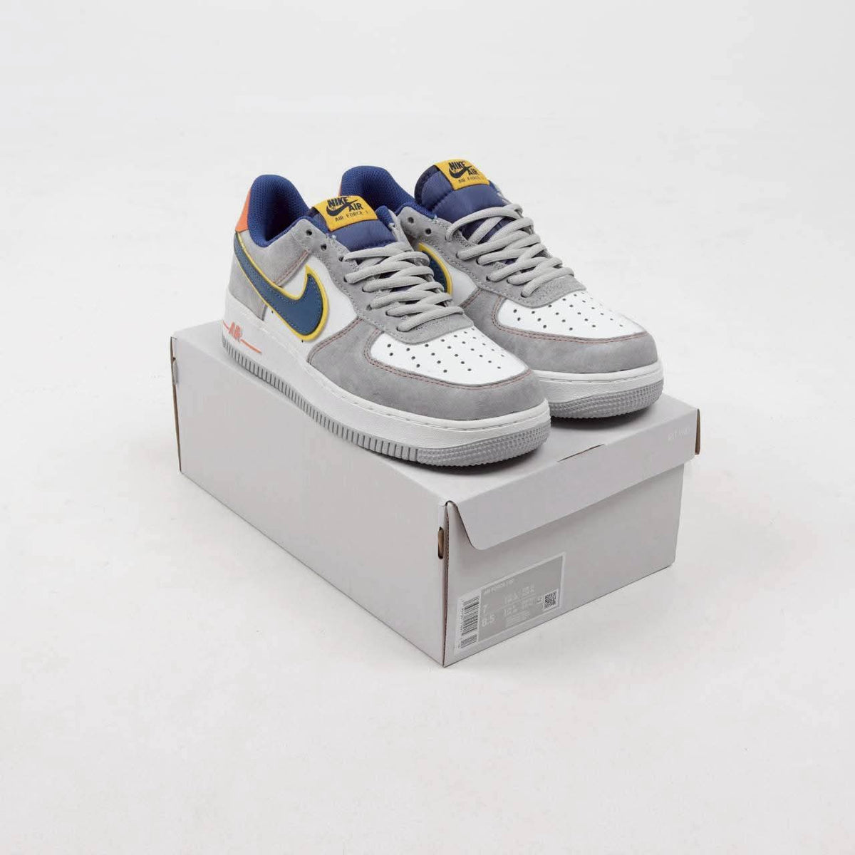 Nike Air Force Sneakers Low 1
"White/ Navy Blue/Yellow/Orange"