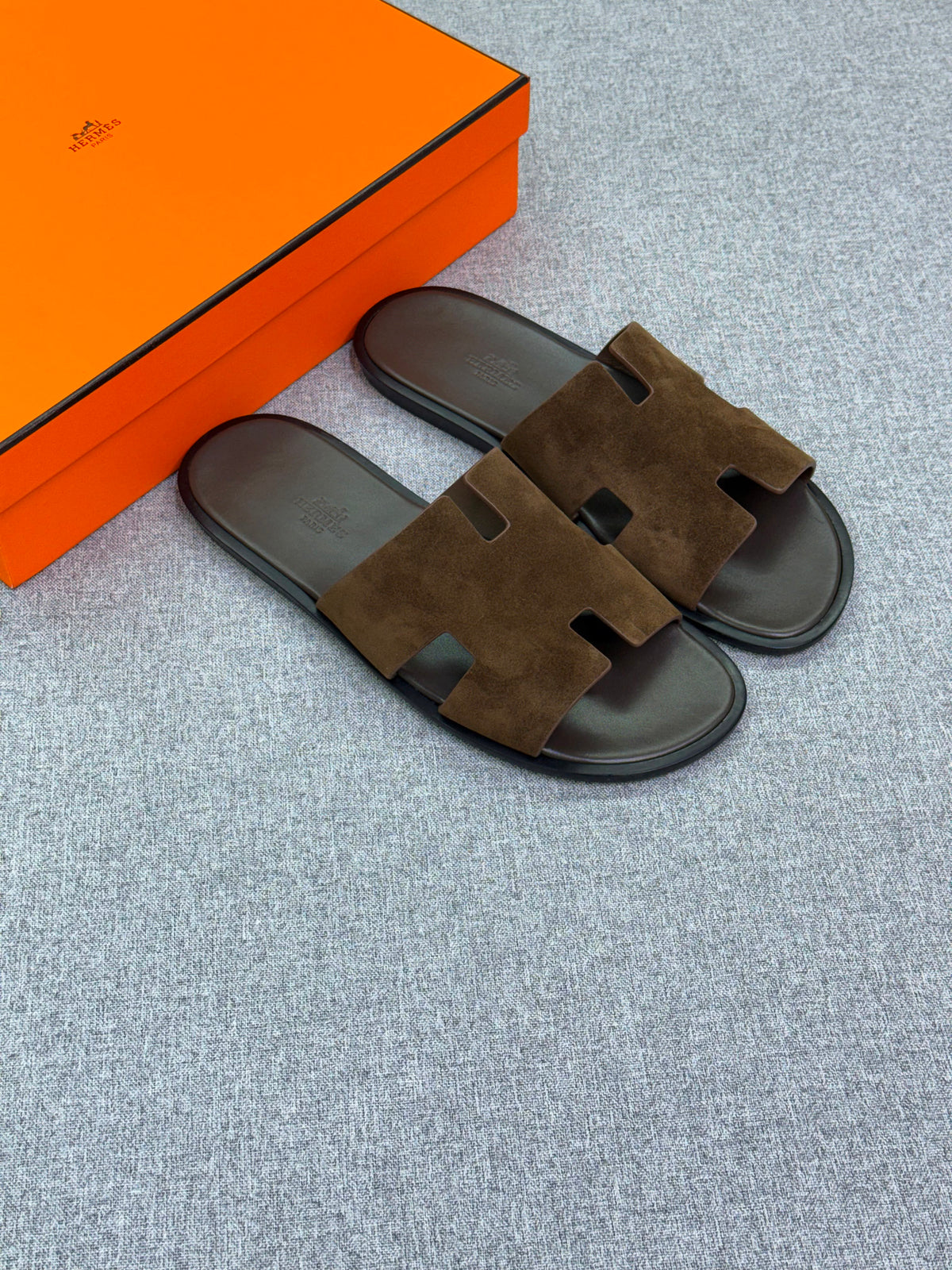 Hermès Izmir sandals  " Dark Brown/Olive Green