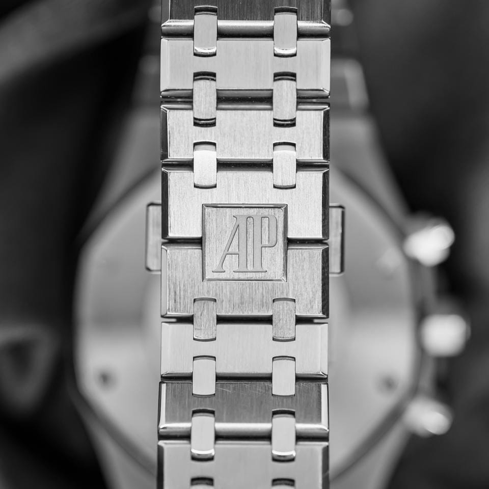 "AP Royal Oak Offshore — White Dial"